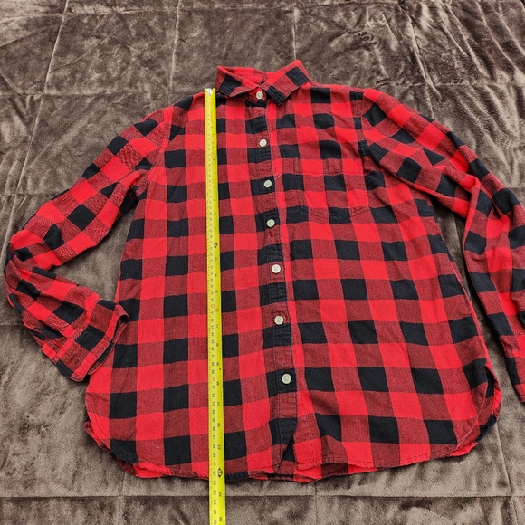 Old Navy Buffalo Plaid Classic Button Down Shirt - Picture 7 of 7